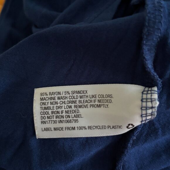 Lot Of 2 MERONA Woman's Size M Red & Blue V Neck Short Sleeve T-Shirts #B - Picture 7 of 7